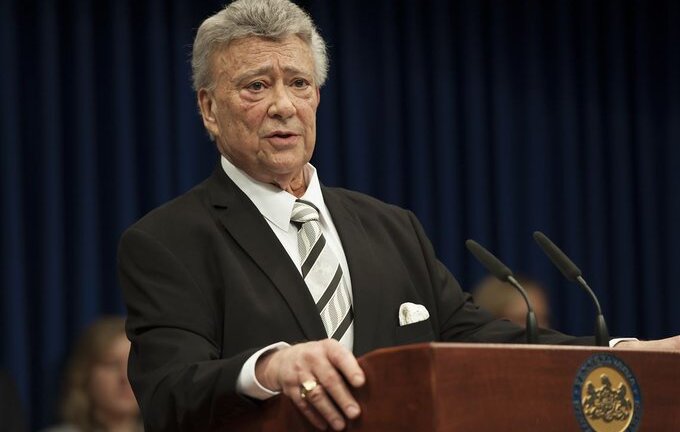 Bầu cử giữa nhiệm kỳ Mỹ 2022: Ứng viên đảng Dân chủ thắng áp đảo dù đã qua đời