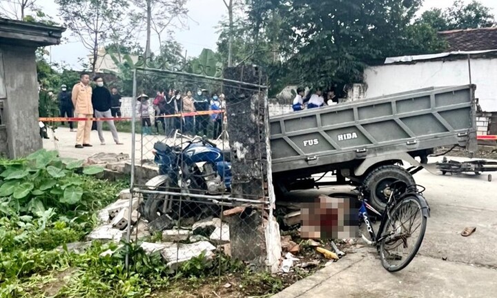 Tin tức tai nạn giao thông mới ngày 3/12: Nữ sinh lớp 7 tử vong thương tâm sau va chạm với xe lôi chở hàng