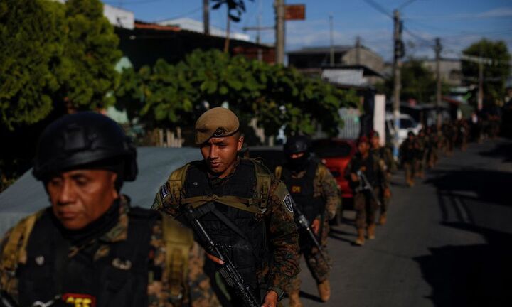 El Salvador triển khai 10.000 quân bao vây 