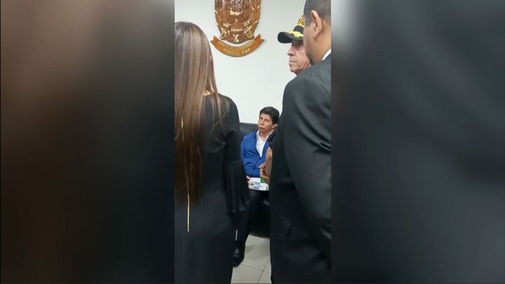Tổng thống Peru bị luận tội và bắt giữ 