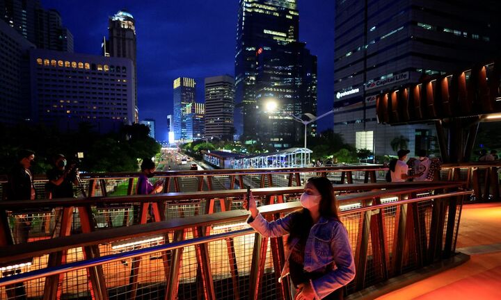 Indonesia gỡ bỏ toàn bộ các biện pháp phòng dịch COVID-19