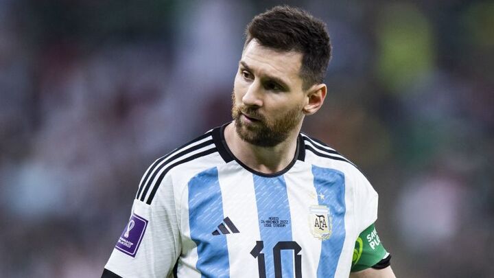 Kaka đăng ảnh chào mừng Messi vào 