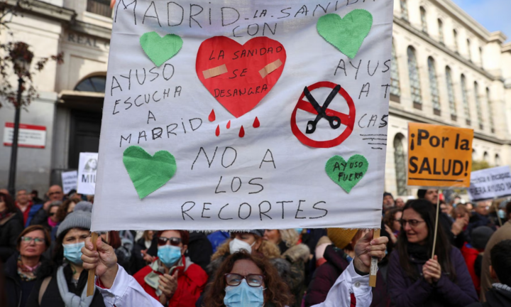 Hàng chục nghìn nhân viên y tế Tây Ban Nha biểu tình ở Madrid