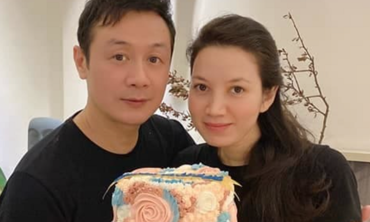 MC Anh Tuấn và vợ chào đón con gái vào ngày Mùng 2 Tết