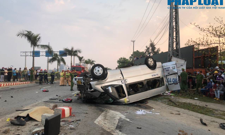 Ảnh: Hiện trường vụ tai nạn xe khách khiến 8 người thiệt mạng ở Quảng Nam