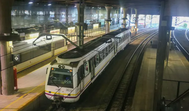 Tây Ban Nha: Quan chức giao thông từ chức vì tàu không lọt vừa đường hầm