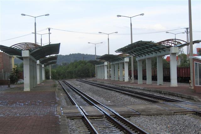 Vì sao dự án đường sắt Yên Viên - Hạ Long 17 năm chưa triển khai?