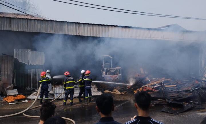 Hà Nội: Kịp thời ngăn cháy lan vào cây xăng và nhà dân lân cận