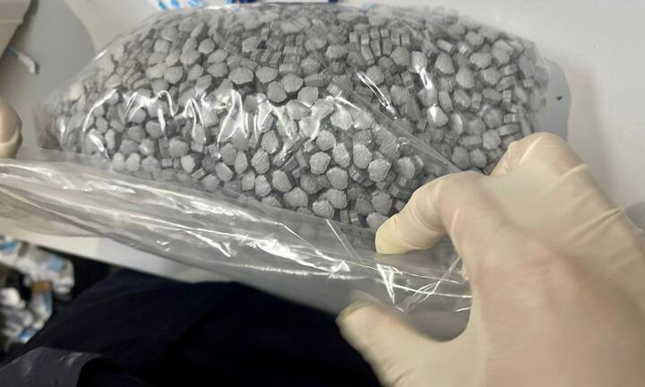 Bắt giữ 3 nữ tiếp viên Vietnam Airline xách hơn 10kg thuốc lắc và ma tuý về Việt Nam tiêu thụ