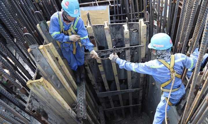 Cầu Mỹ Thuận 2 và đường dẫn hai đầu cầu đang thi công thế nào?