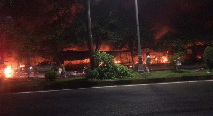 Cháy lớn tại chợ tự phát Vina Khai Quang