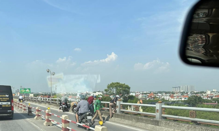 CSGT Hà Nội bác thông tin vụ tai nạn 1 người rơi khỏi cầu Thanh Trì tử vong