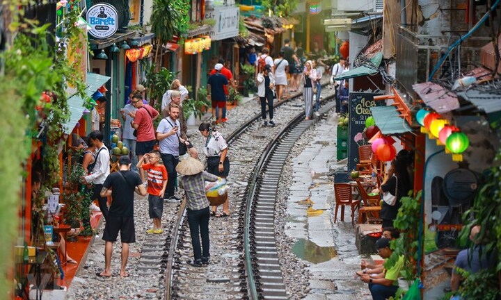 Đường sắt đề nghị giải toả tụ điểm cà phê đường tàu