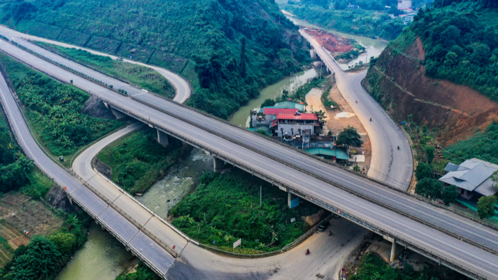 Năm 2023, lưu lượng xe đi trên 4 tuyến đường cao tốc của VEC tăng trung bình 12%