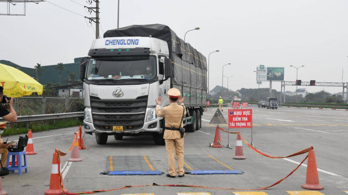 Lắp trạm cân tự động kiểm soát xe quá tải trên cao tốc Bắc - Nam