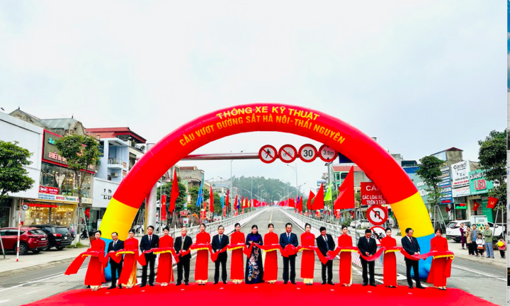 Chính thức thông xe cầu vượt đường sắt trong đô thị đầu tiên của tỉnh Thái Nguyên