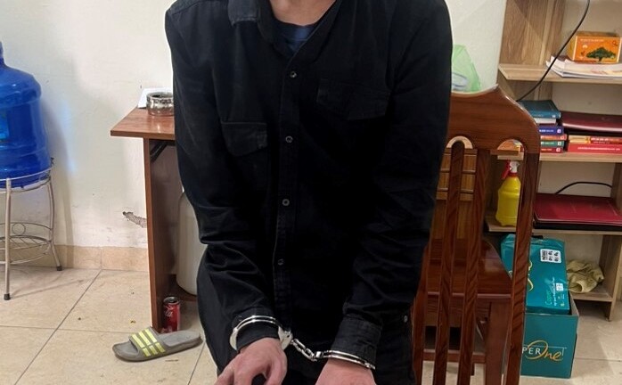 Bắt giữ đối tượng chống nạng đi trộm tiền công đức