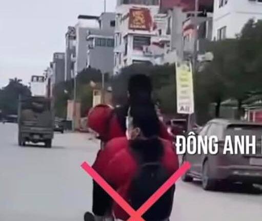 Hà Nội: Xử phạt 3 học sinh lạng lách, bốc đầu xe máy