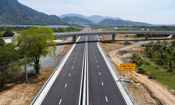 Cử tri kiến nghị đầu tư hoàn chỉnh các tuyến cao tốc, Bộ GTVT nói gì?