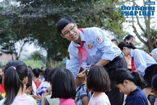 Nam sinh Học viện Thanh thiếu niên liên tục giật học bổng, mê nghe kể chuyện Bác Hồ