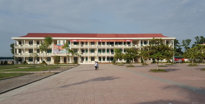 Vụ nữ sinh lớp 8 bị nhóm bạn lột đồ, đánh hội đồng: Thầy hiệu trưởng trải lòng