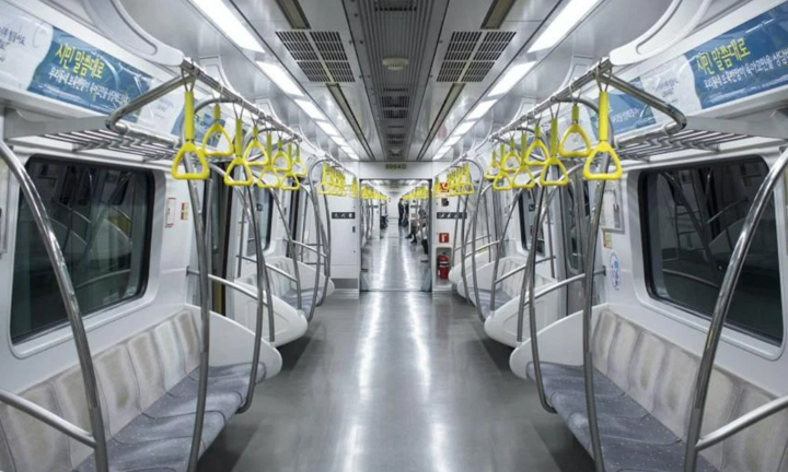 Người phụ nữ dùng dao đâm 3 hành khách trên tàu điện ngầm vì bị gọi là 