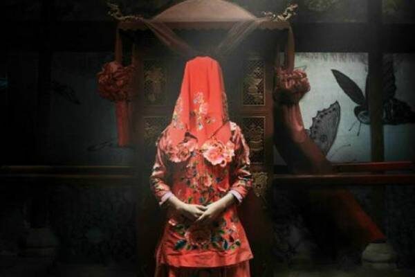 Muốn cháu trai đã chết bớt cô đơn, ông cướp mộ để tổ chức “đám cưới ma” cho có người bầu bạn