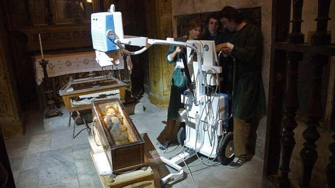 Bí ẩn xác ướp bé gái năm trăm còn chớp mắt, được ví như