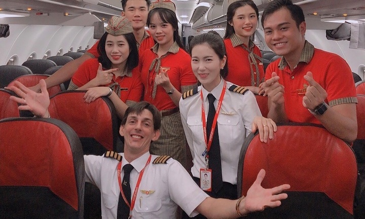 Những nữ phi công quốc tế xinh đẹp của hãng bay Việt