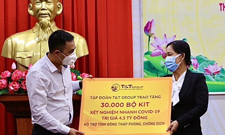 T&T Group trao tặng 140.000 bộ kit test nhanh COVID-19 và 150 tấn gạo hỗ trợ một số tỉnh phía Nam chống dịch