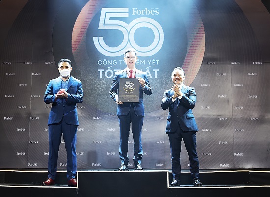 VietinBank tiếp tục vào Top 50 Công ty niêm yết tốt nhất Việt Nam 2021