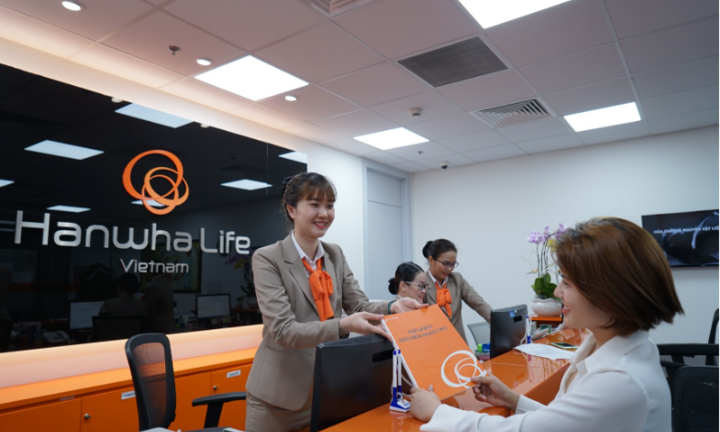 14,7 tỷ đồng quyền lợi bảo hiểm được Hanwha Life Việt Nam chi trả cho khách hàng Hà Tĩnh