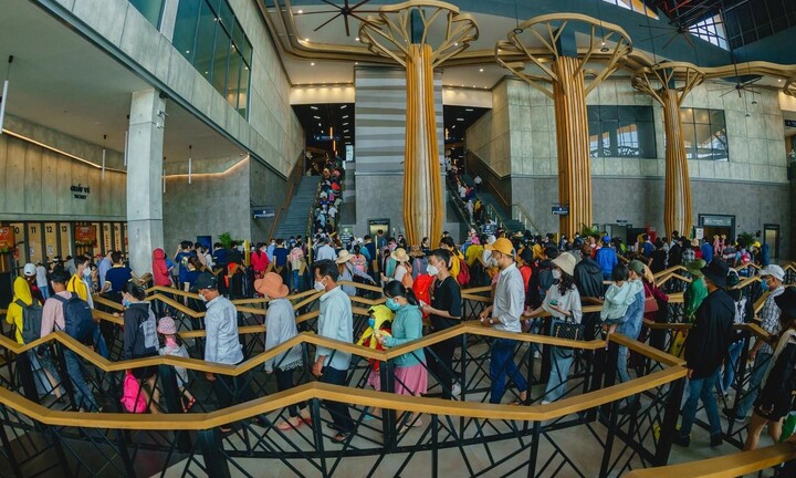 Khách đến núi Bà Đen Tây Ninh tăng mạnh, du lịch cả nước đón nhiều tín hiệu ấm 