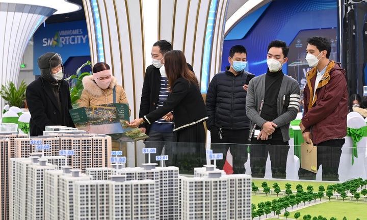 Đến sự kiện “Mua nhà sang – rinh xe xịn”, khách hàng trúng thưởng xe VinFast Fadil 425 triệu