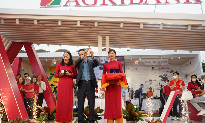 Agribank tưng bừng ra mắt Thẻ Lộc Việt tại chương trình Ngày thẻ Việt Nam 2022