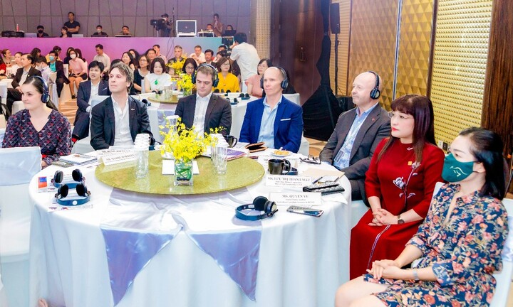 CEO Lưu Thị Thanh Mẫu: “Phúc Khang đầu tư tâm sức trong việc đào tạo và nuôi dưỡng nhân tài, đảm bảo tôn trọng sự khác biệt và đa dạng trong doanh nghiệp”