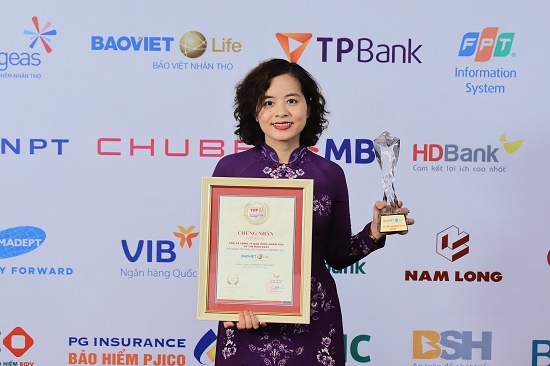 Bảo Việt Nhân Thọ tiếp tục dẫn đầu Top 10 “Công ty bảo hiểm nhân thọ uy tín năm 2022” và vinh dự đón nhận Huân Chương Lao Động Hạng Nhì