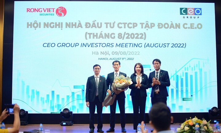 Tập đoàn CEO tham dự Hội nghị gặp gỡ nhà đầu tư