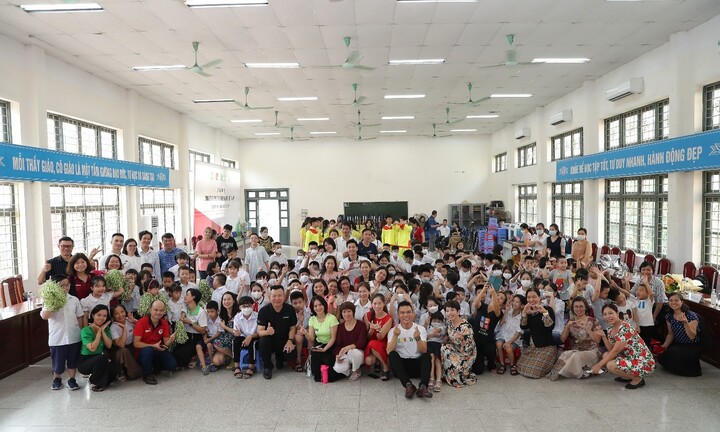 Thành viên độc lập và nhân viên Herbalife Việt Nam tổ chức chương trình vui Tết trung thu cho hơn 1.000 em nhỏ tại các trung tâm Casa Herbalife