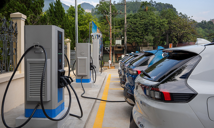 VinFast khai trương trạm sạc xe điện tại cây xăng Petrolimex Hà Giang