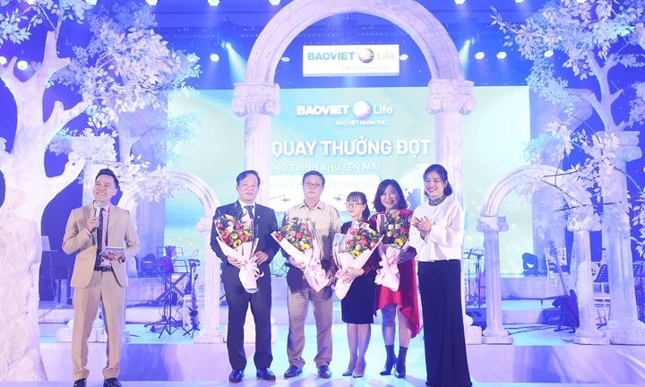 Bảo Việt Nhân thọ trao giải thưởng gần 1 tỷ đồng cho các khách hàng