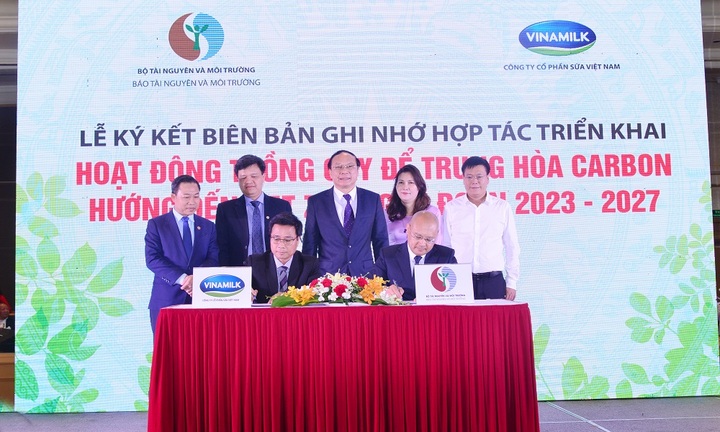 Tiếp nối thành công của quỹ 1 triệu cây xanh, Vinamilk tiếp tục trồng cây hướng đến mục tiêu Net Zero 2050