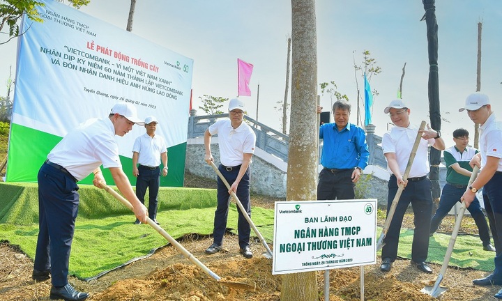 Vietcombank phát động chương trình trồng 60 nghìn cây xanh “Vietcombank – Vì một Việt Nam xanh”