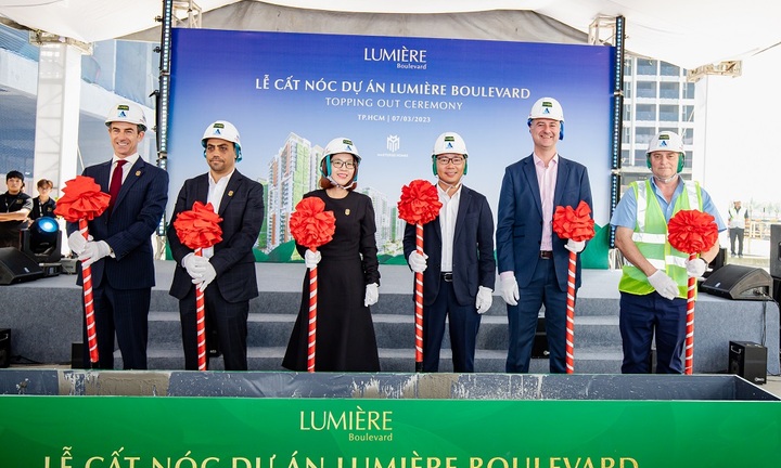 Masterise Homes chính thức cất nóc LUMIÈRE Boulevard