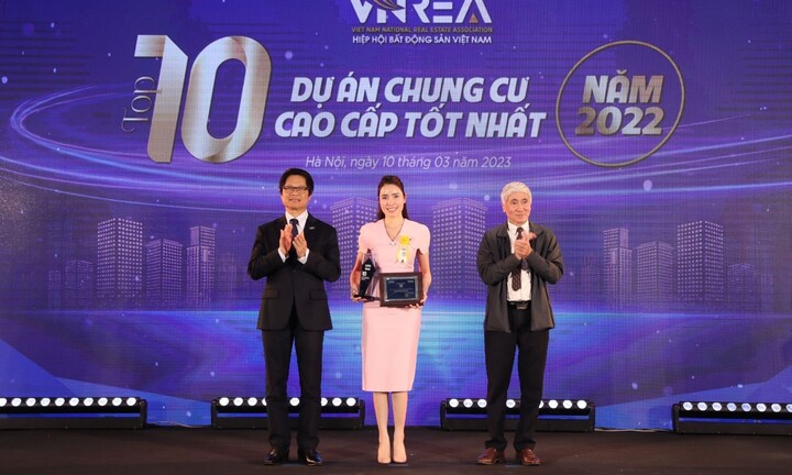 Văn Phú - Invest giành cú đúp giải thưởng tại Lễ Vinh danh thương hiệu Bất động sản dẫn đầu năm 2022-2023