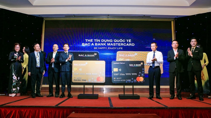 Khách hàng nhận “mưa ưu đãi”” từ hai dòng thẻ tín dụng hoàn toàn mới của Bac A Bank