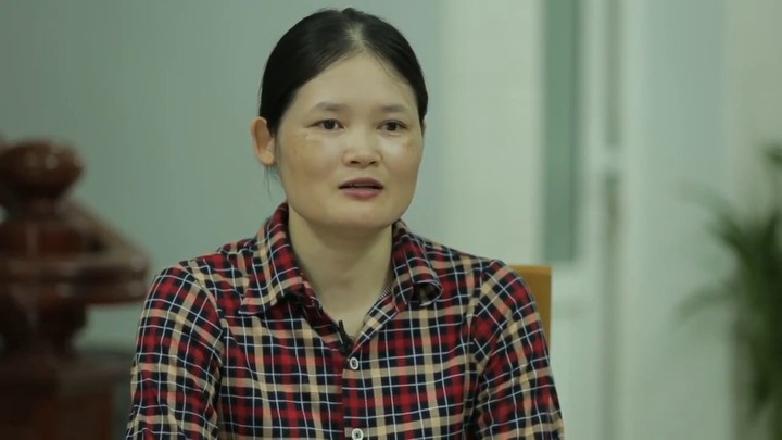 Tôi đã kiểm soát được chứng run tay, tự xúc cơm nhờ sự kiên trì của cha, nhờ dùng Vương Lão Kiện 