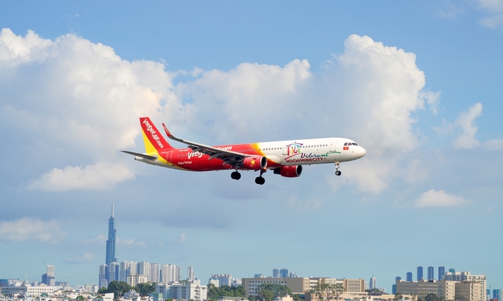 Máy bay mang biểu tượng du lịch TP. Hồ Chí Minh đã hạ cánh Tân Sơn Nhất