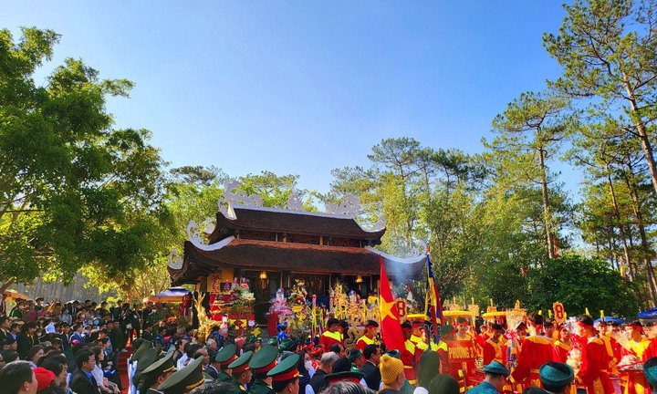 Hướng về cội nguồn, dâng hương tưởng nhớ vua Hùng tại Đền thờ Âu Lạc  tỉnh Lâm Đồng