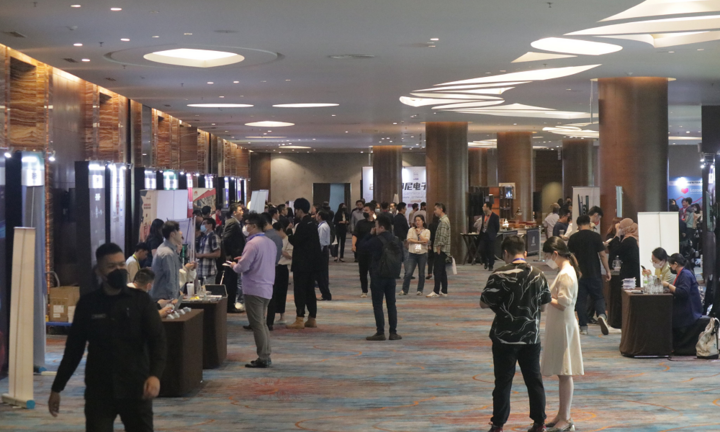 Triển lãm Thương mại Điện tử Việt Nam với sự tham gia của hàng chục doanh nghiệp